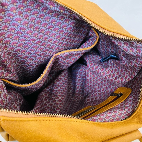 Antik Kraft Gold Vegan Leather Shoulder Bag - Picture 4 of 4